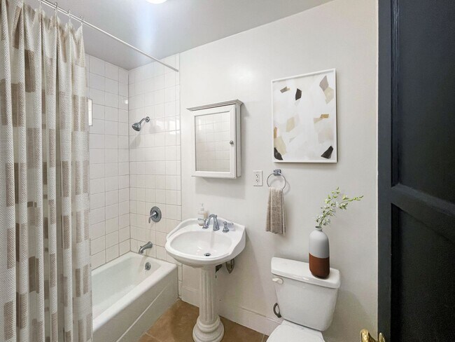 Building Photo - 210 Loma Ave