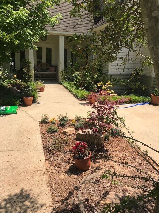 Building Photo - Hickory Woods Auburn