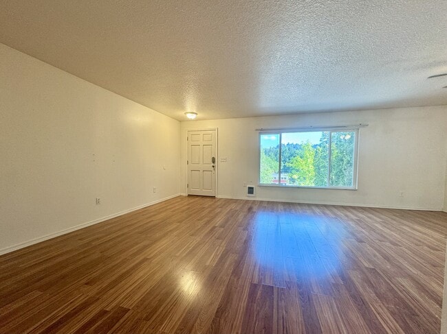 Building Photo - 5558 SW Beaverton Hillsdale Hwy