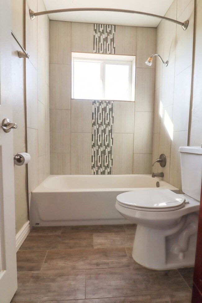 Building Photo - Modern Farmhouse
