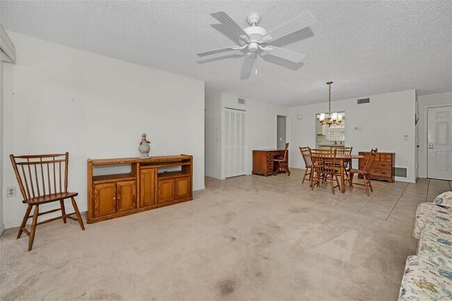 Building Photo - 240 Promenade Dr