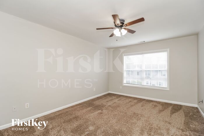Building Photo - 137 Holbrook Dr