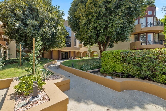 Building Photo - Regency at Encino