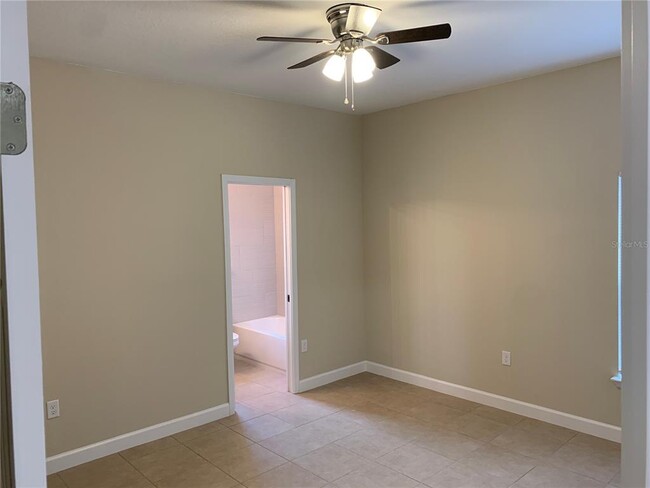 Building Photo - 711 Bluebill Pl