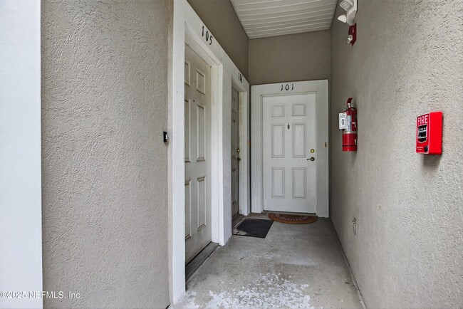 Building Photo - 7055 Deer Lodge Cir