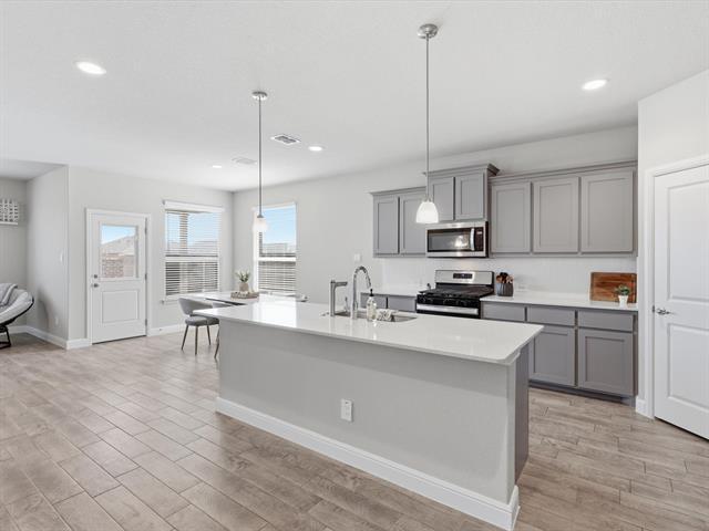 Building Photo - 16032 Farringdon St