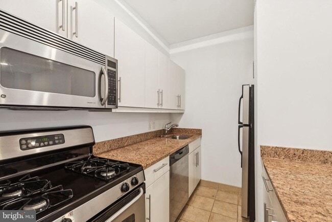 Building Photo - 219 S 18th St