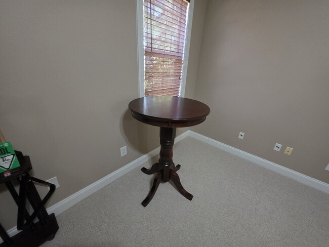 Building Photo - Spacious 4-Bedroom Home for Rent in Kings ...