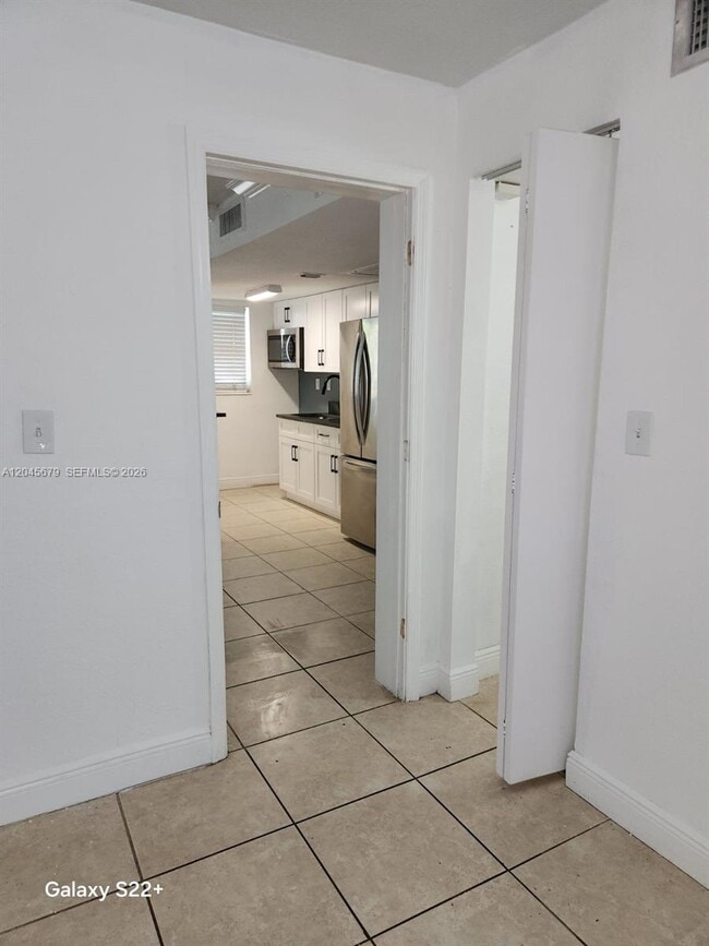 Building Photo - 3901 SW 112th Ave