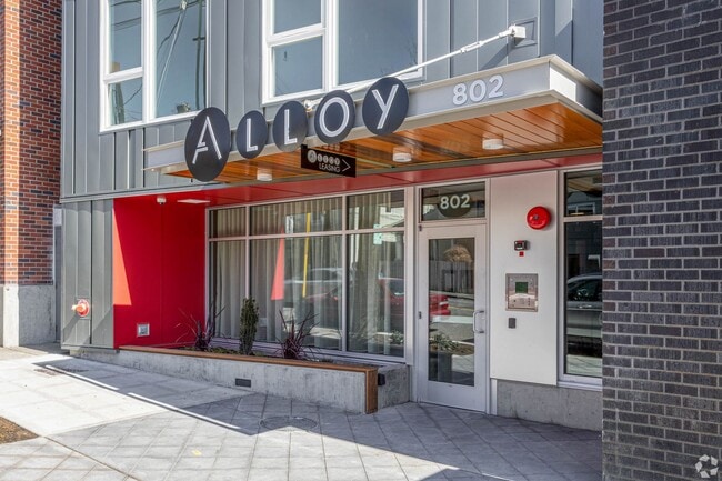 Interior Photo - Alloy