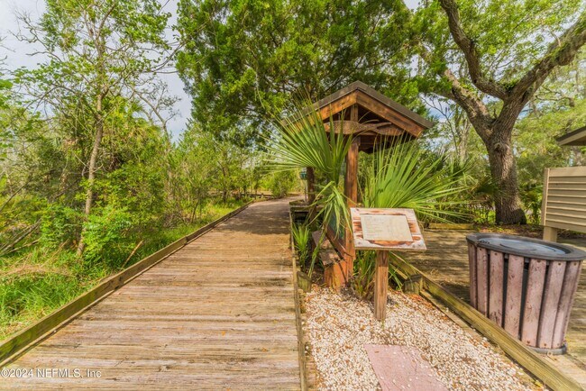 Building Photo - 798 Main St