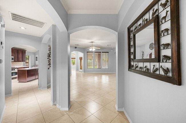 Building Photo - 802 Floriencia St