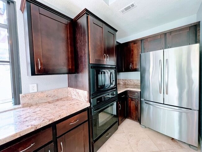 Building Photo - Breathtaking 3 Bed / 2.5 Bath Single Story...