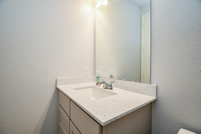 Building Photo - 21312 Palm Arbor Dr