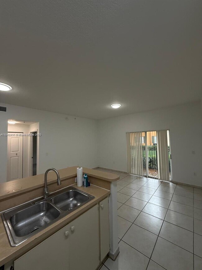 Primary Photo - 7280 NW 114th Ave