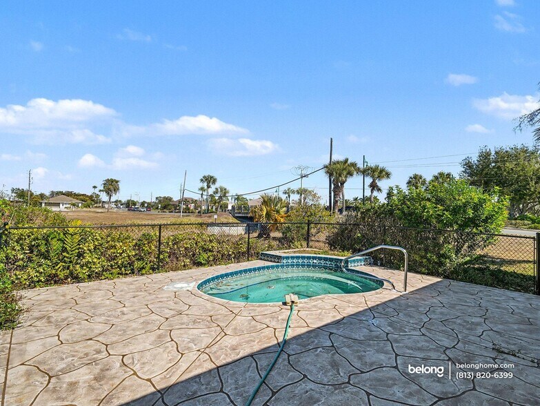 Building Photo - 527 Rotonda Cir