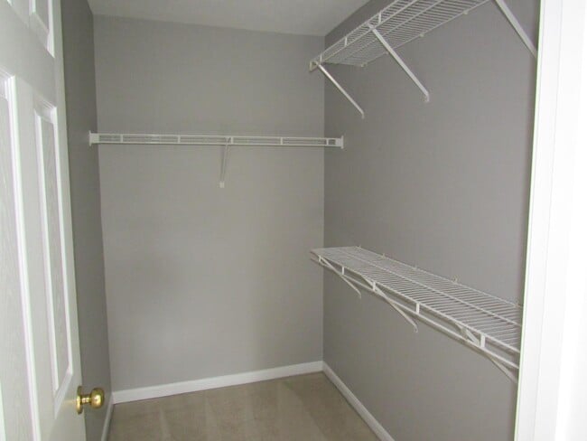 Building Photo - 6288 Lake Springs