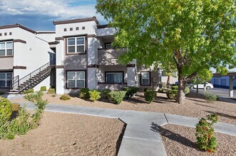 Building Photo - *MOVE-IN READY* GREAT UPPER LEVEL 2-BEDROO...