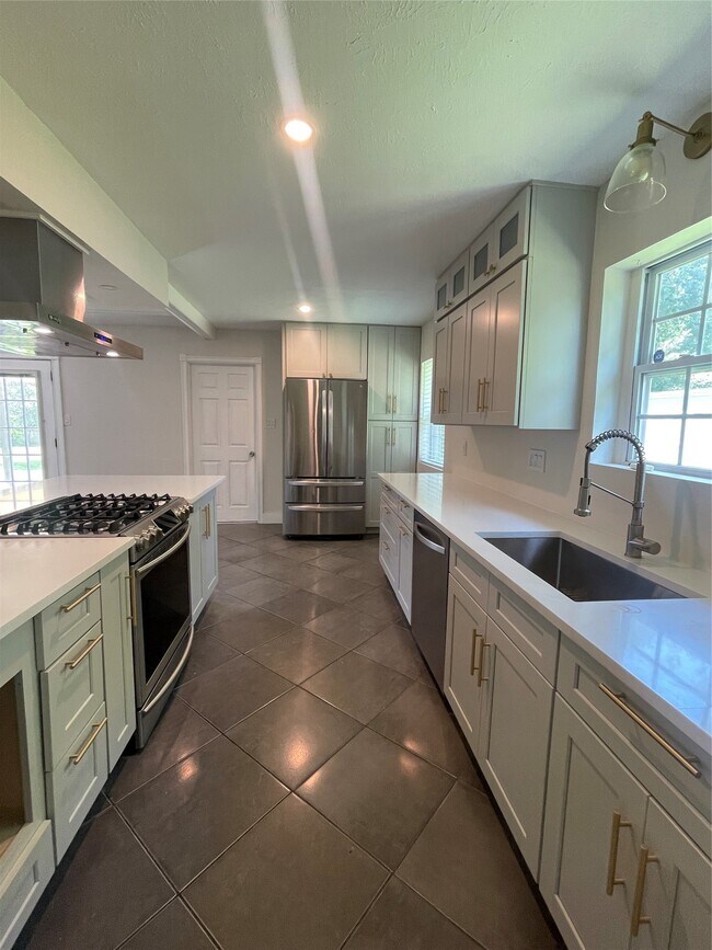 Building Photo - 4011 Ebbtide Dr