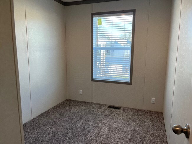 Building Photo - 109 Desander Dr