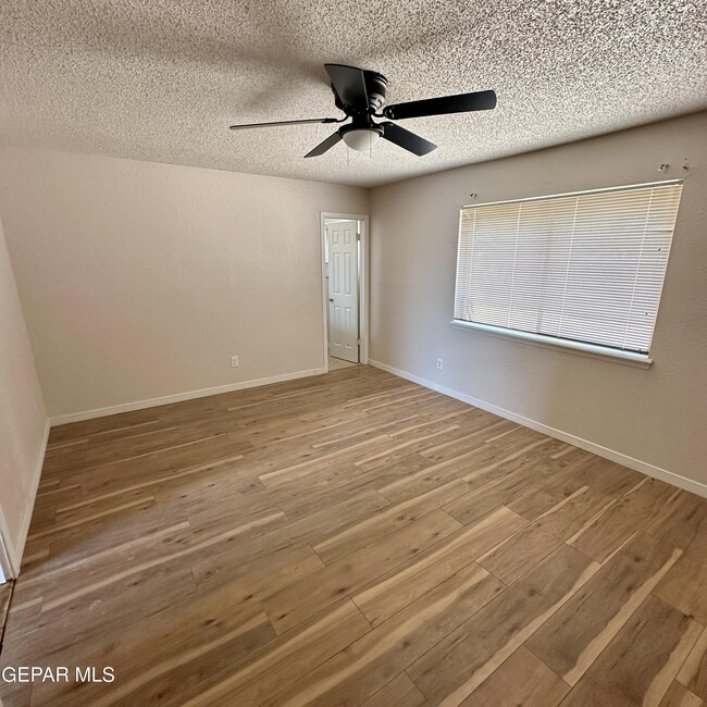Building Photo - 10457 McCormick Ln