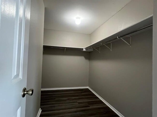 Building Photo - 13120 Dearbonne Dr