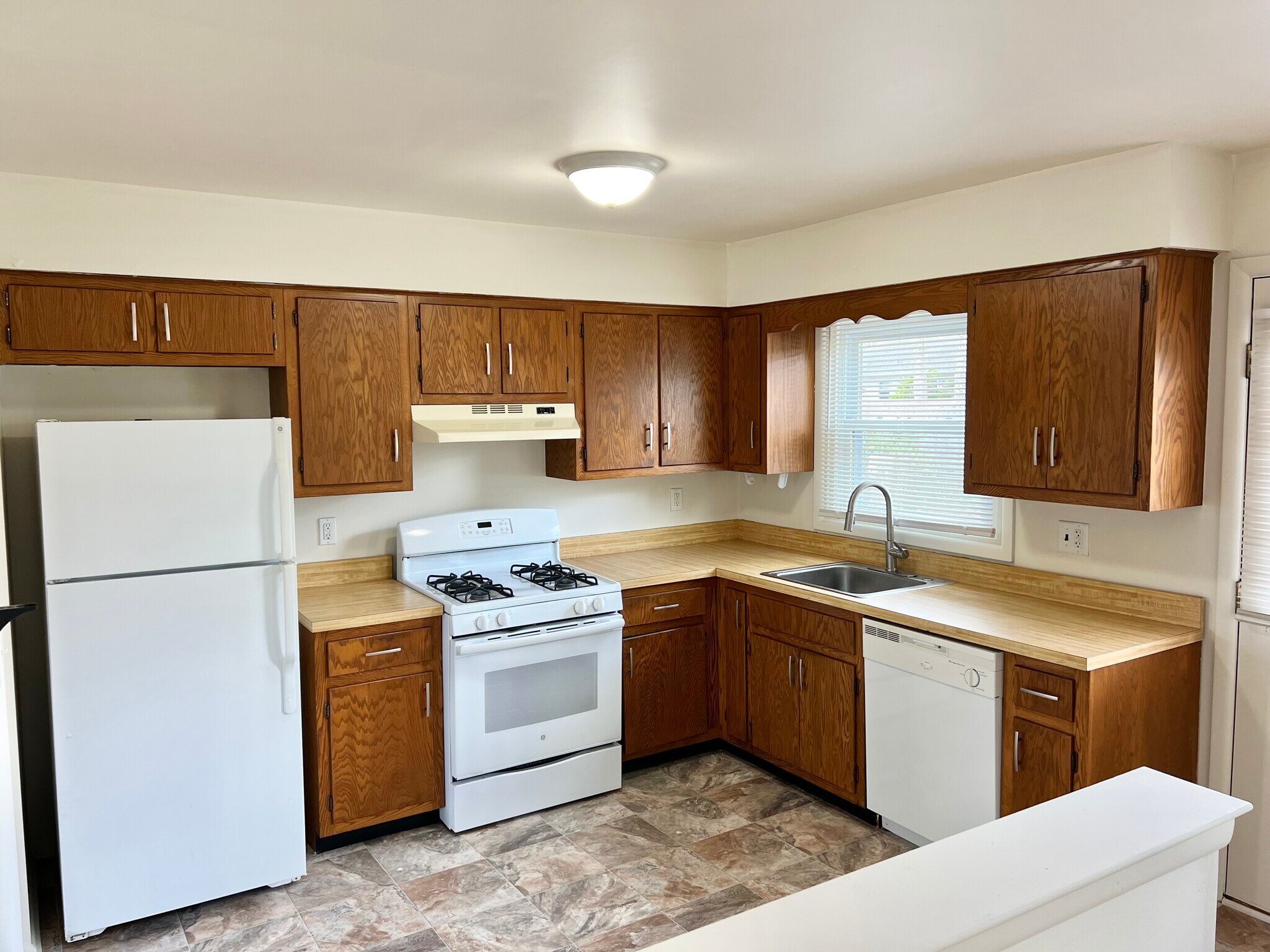 Building Photo - 944 Longboat Ave