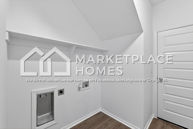 Building Photo - 2644 E Gila Wy