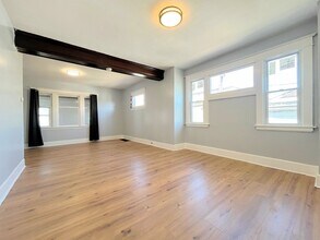 Building Photo - 4-Bed Single Family Home Available in University District