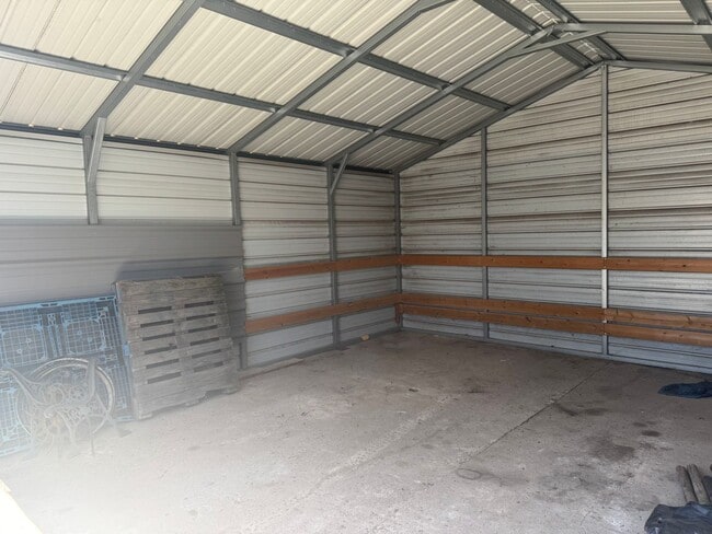 Building Photo - 4 Bed / 2 Bath Country Home – Solar + Move-In Ready