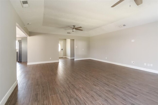 Building Photo - 2662 S Woodloch St