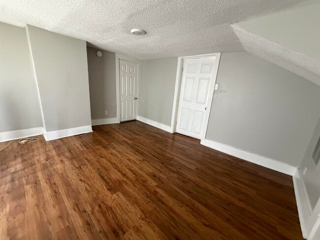 Building Photo - 2078 Walker Ave