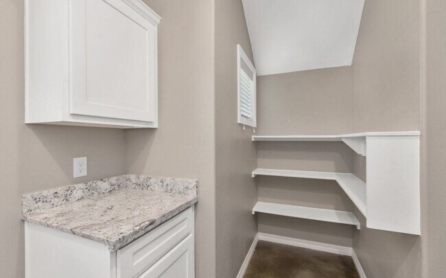 Building Photo - 3209 Link St