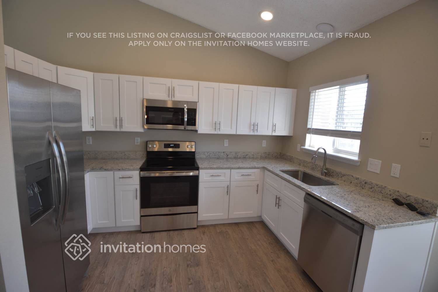 Building Photo - 1424 W 132nd Pl