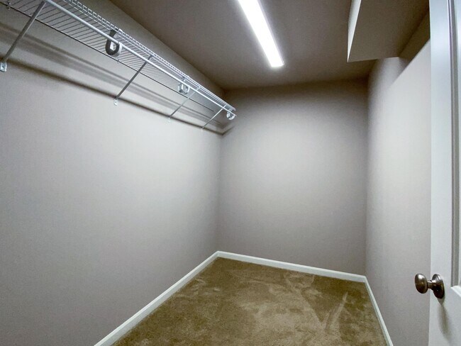 Building Photo - 9626 Sweet Autumn Dr