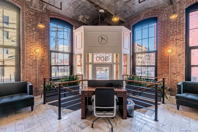 Building Photo - 300 Grand St