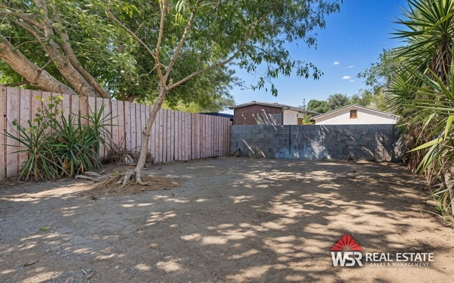 Building Photo - 3625 Everest Ave
