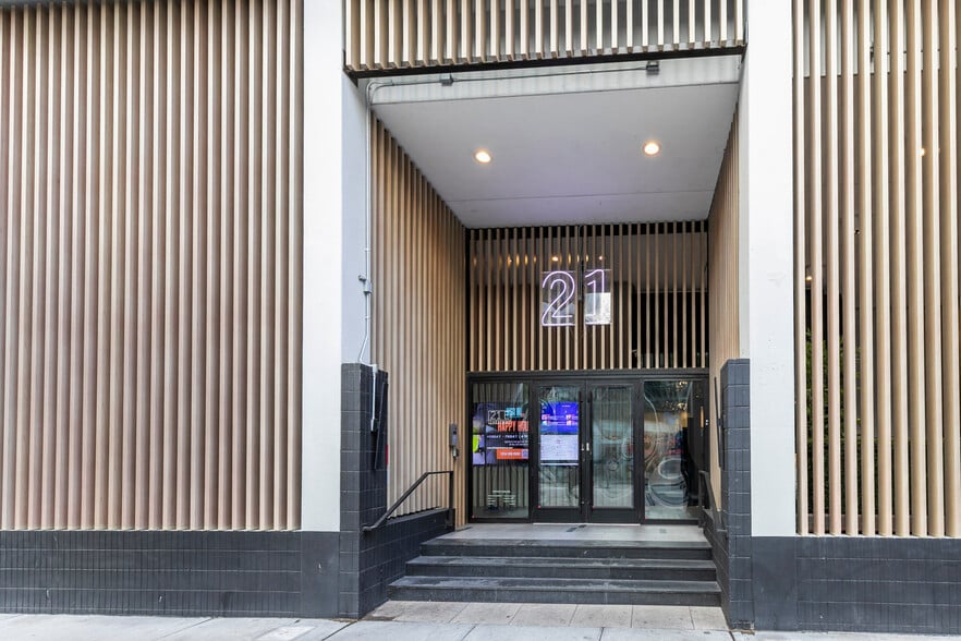 Building Photo - 21 E Chestnut St