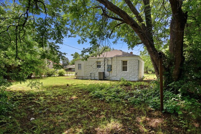 Building Photo - 1237 Staton Dr
