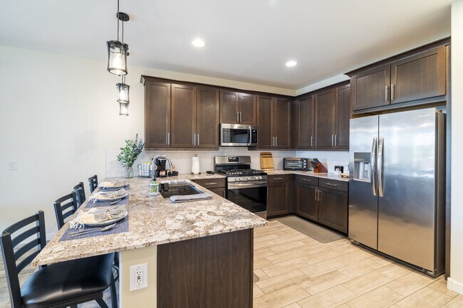 Spacious kitchen with all the appliances - 8924 W Solano Dr