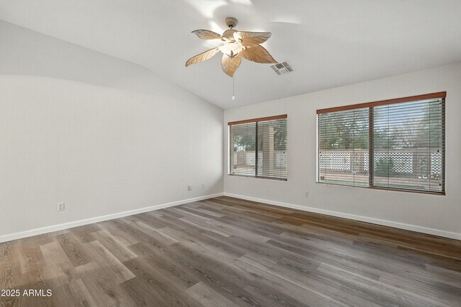 Building Photo - 5307 W Morten Ave
