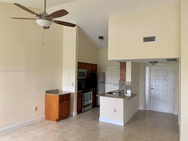 Primary Photo - 2841 N Oakland Forest Dr