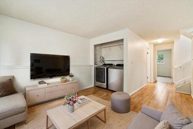 Building Photo - Beautiful 3 bed 2 bath Highlands Ranch Home!