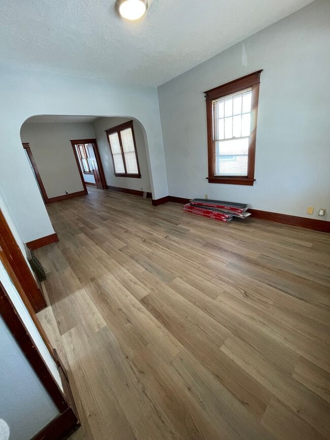 Building Photo - 3 Bed 1 Bath House