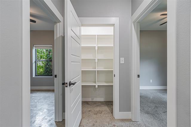 Building Photo - 117 W Sears St