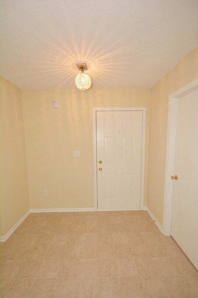 Building Photo - Pike Township 4 bedroom home