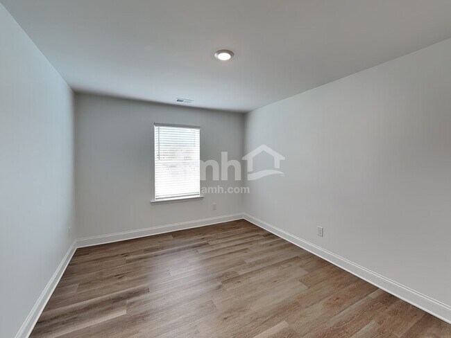 Building Photo - 1036 Highland Walk