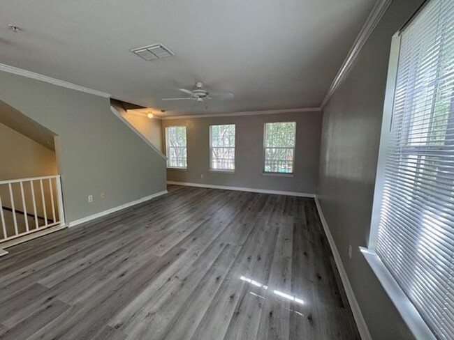 Building Photo - Updated 2 Bedroom 2 Bath Townhome in Siena...