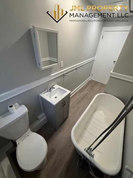 Building Photo - 117 Irving St