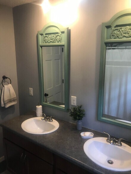 Building Photo - 826 Clayland St